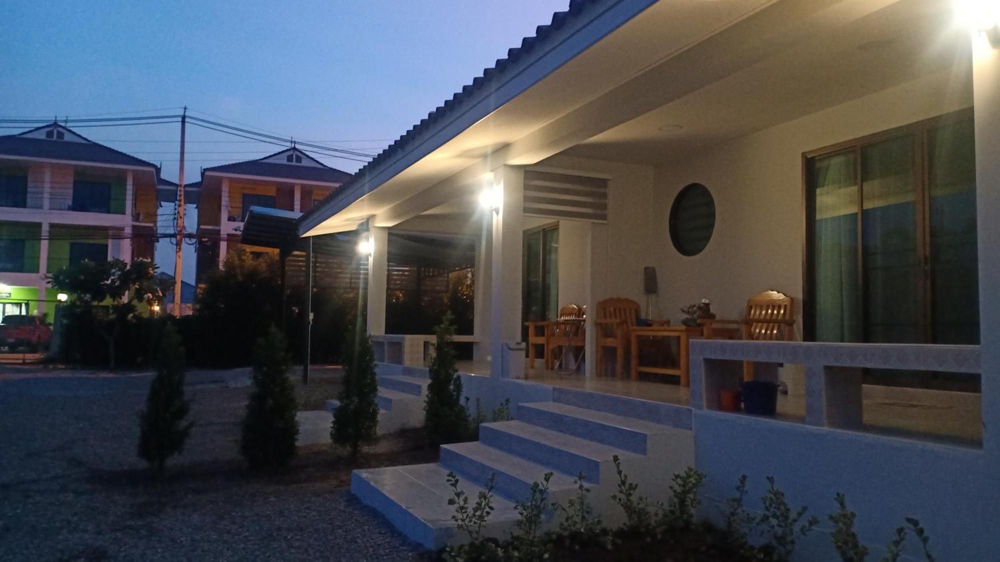 Min House Hotell Lamphun Exteriör bild