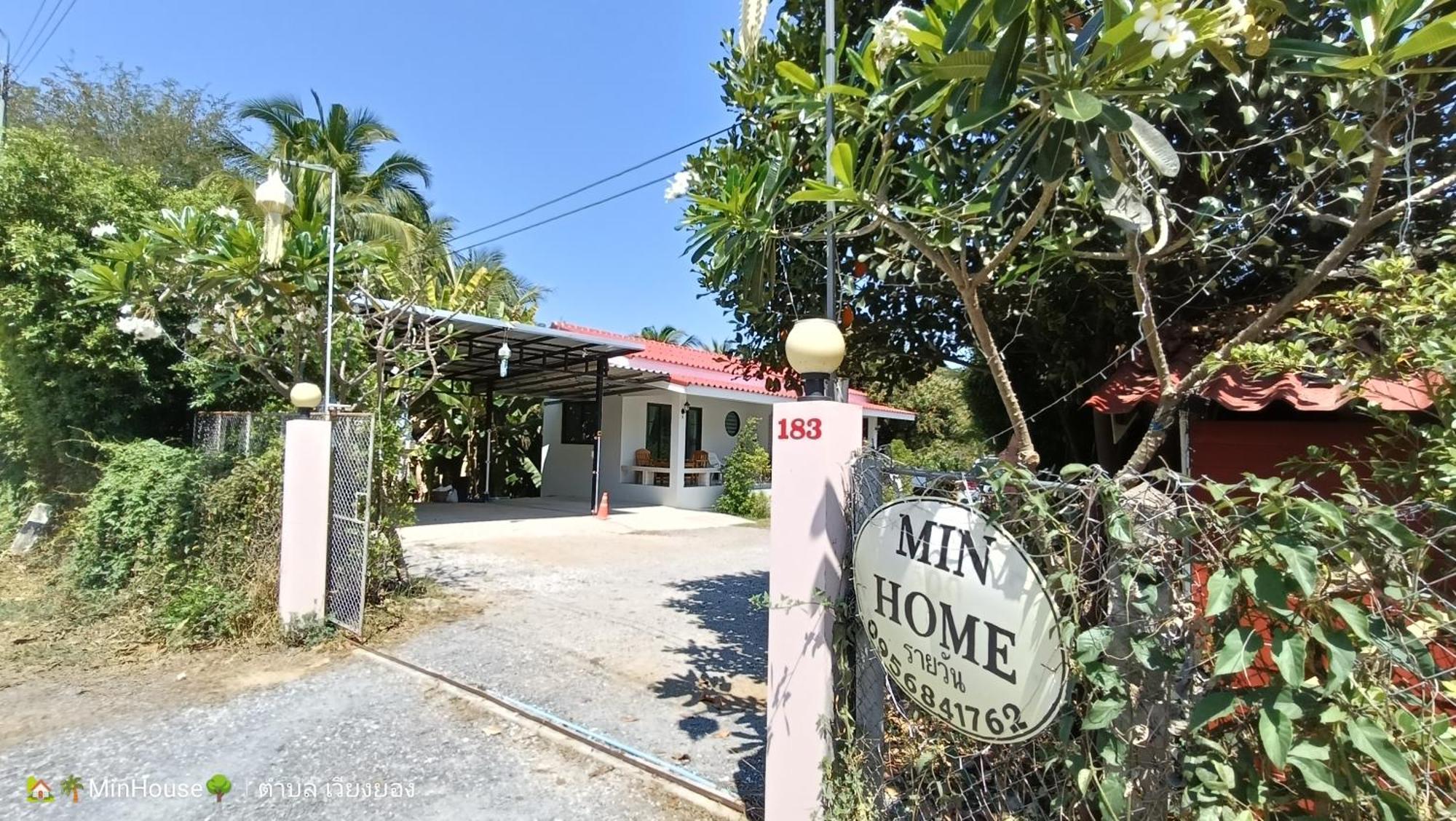 Min House Hotell Lamphun Exteriör bild