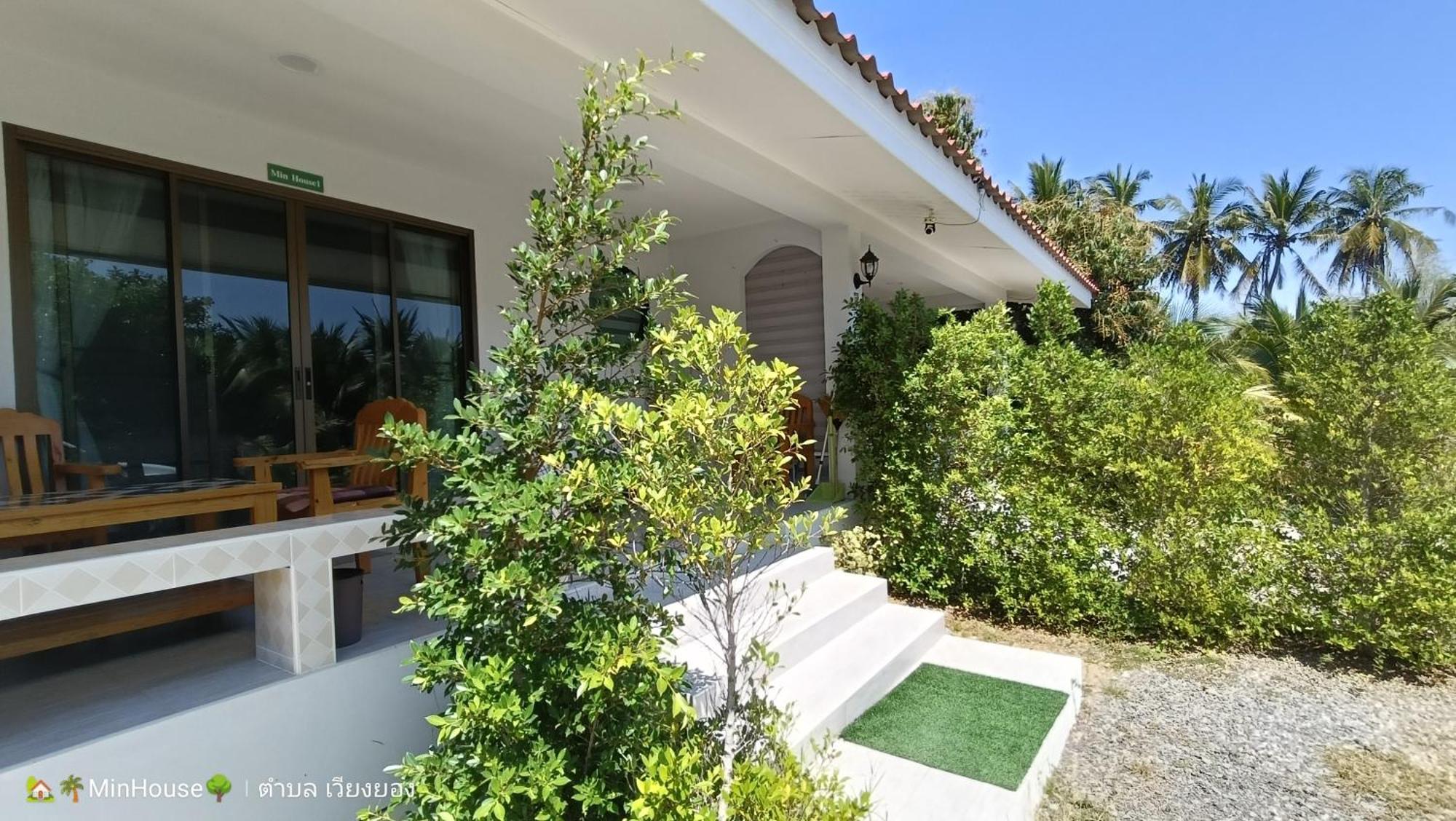 Min House Hotell Lamphun Exteriör bild